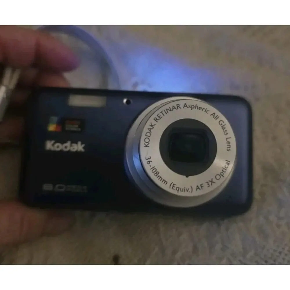 Kodak EasyShare Digital Camera Blue Retinar Aspheric Lens V803 Photography Works